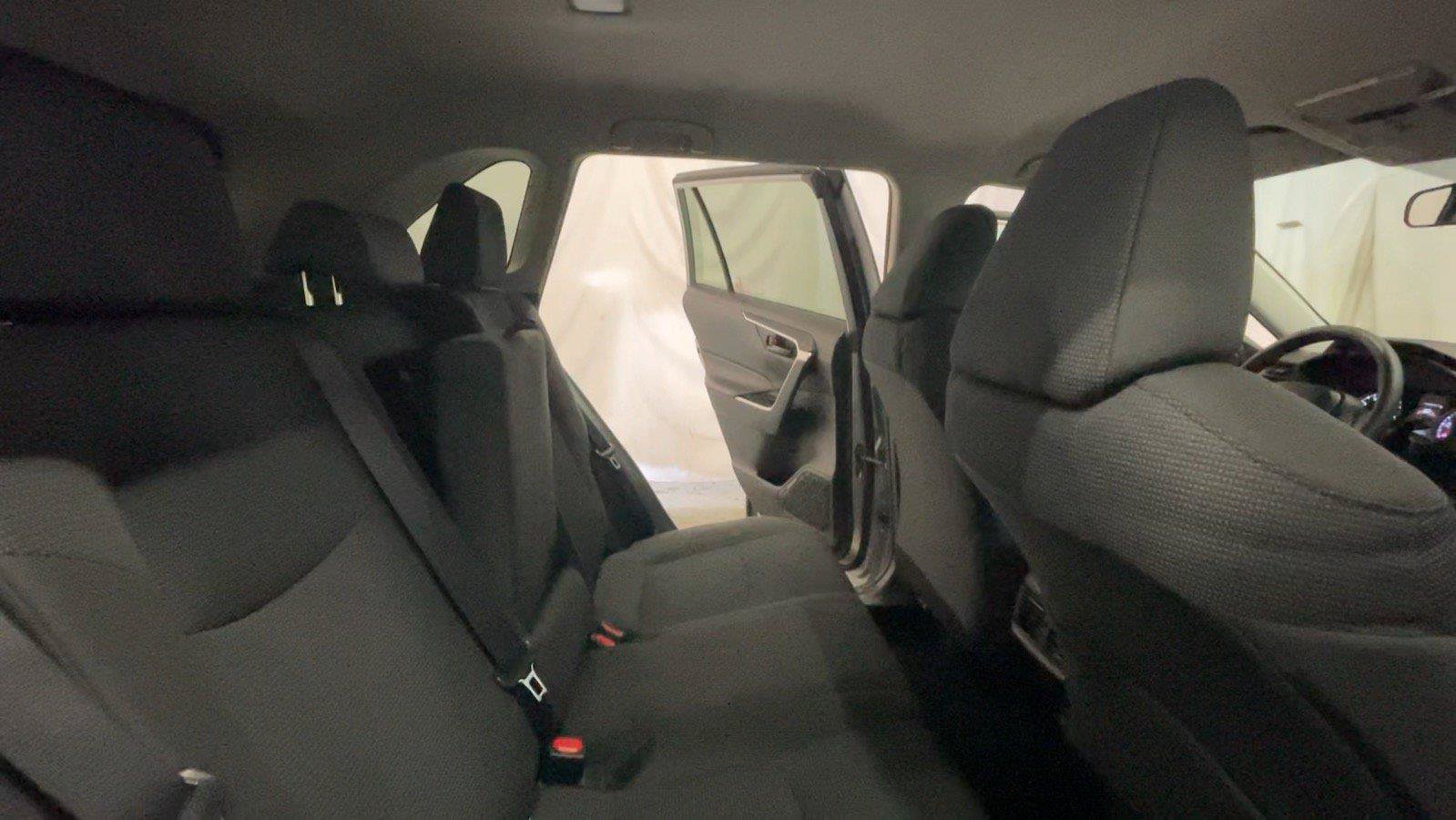 Used 2022 Toyota RAV4 LE AWD/4WD image 27