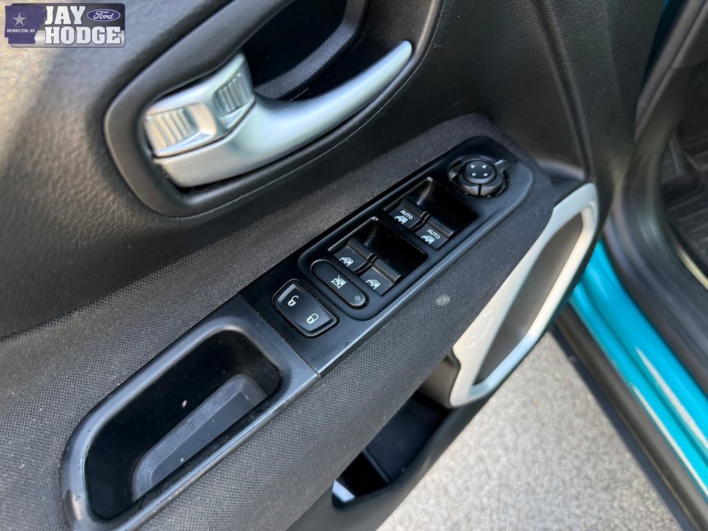 Used 2021 Jeep Renegade Latitude image 12