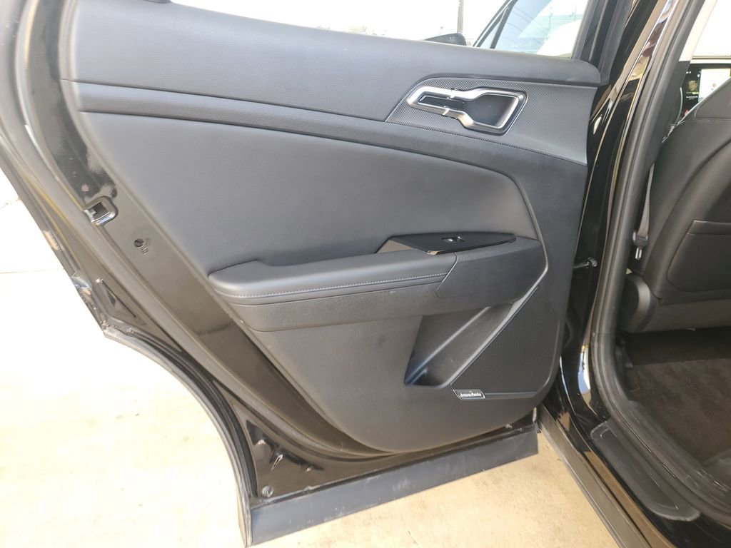 Used 2024 Kia Sportage SX image 7