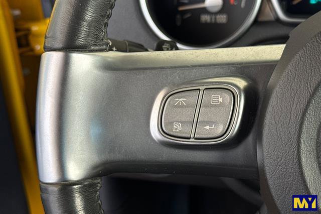 Used 2005 Chevrolet SSR w/ Preferred Equipment Group image 26