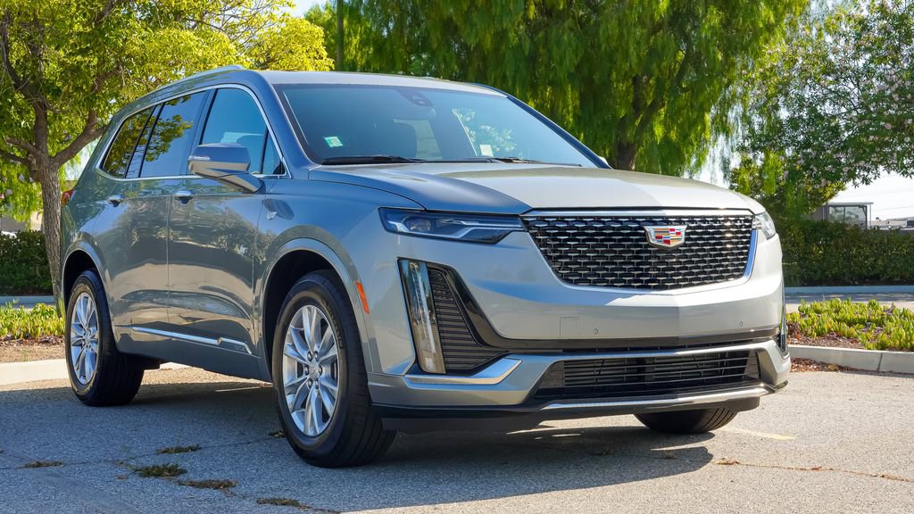 Certified 2025 Cadillac XT6 Luxury FWD image 5