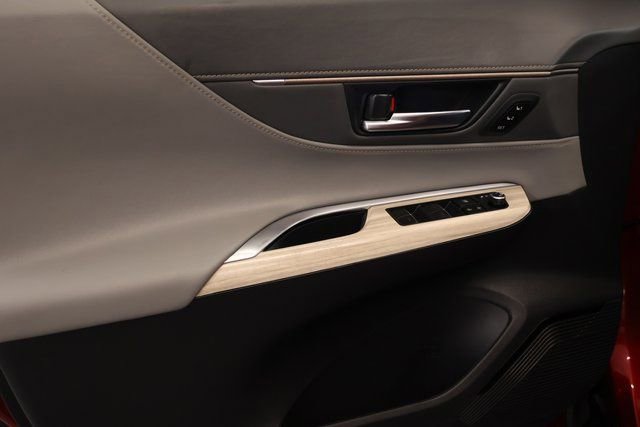 Used 2024 Toyota Venza Limited image 10