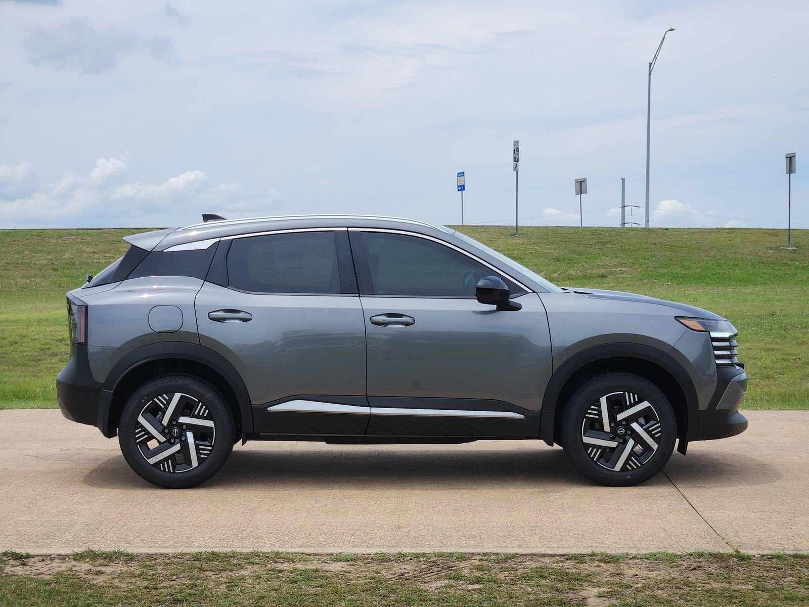 New 2026 Nissan Kicks SV FWD image 7