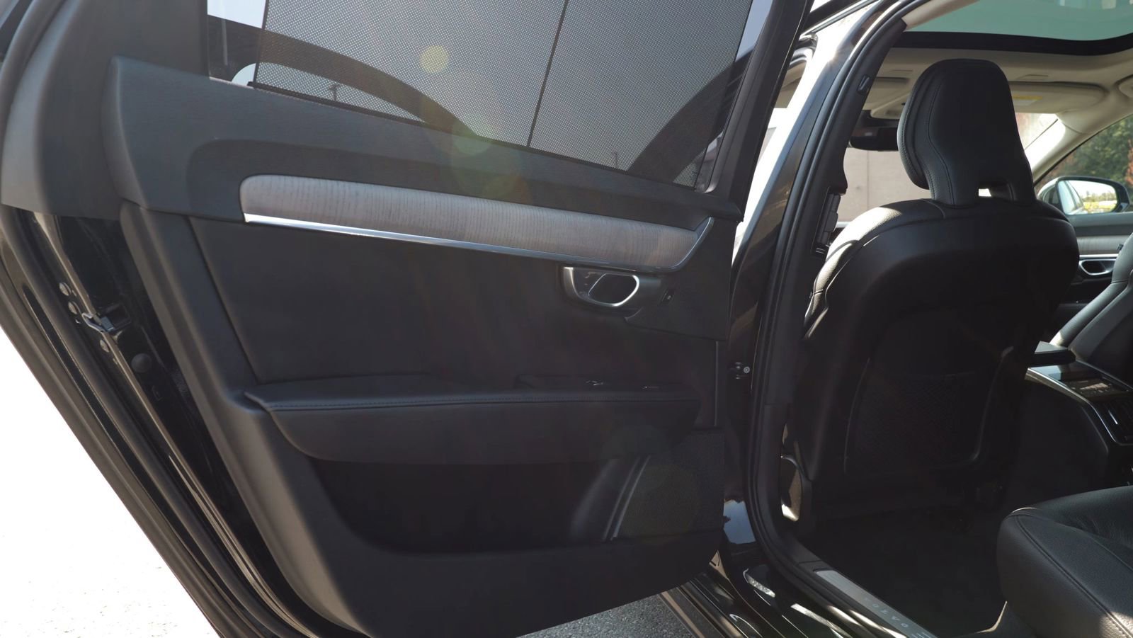 Used 2023 Volvo S90 B6 Plus image 26