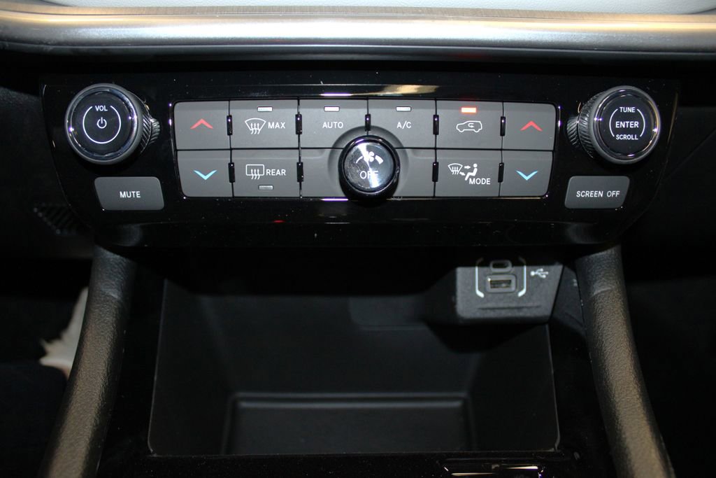 New 2026 Jeep Compass Limited w/ Sun, Sound & Navigation Group image 20