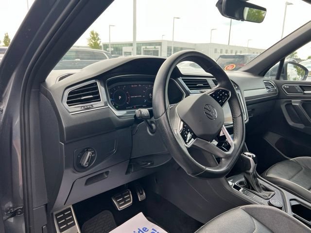 Used 2023 Volkswagen Tiguan SEL R-Line AWD/4WD image 9