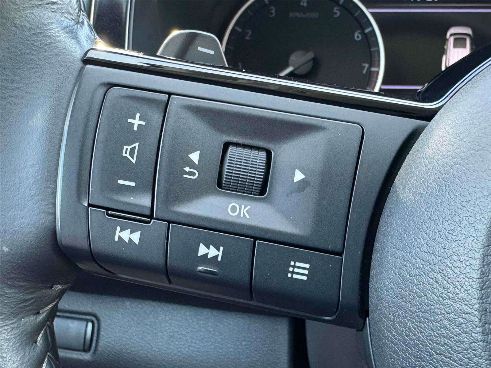 Used 2024 Nissan Pathfinder SL image 24