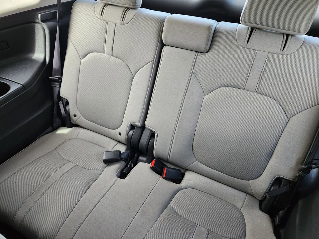 Used 2023 Honda Pilot LX image 12