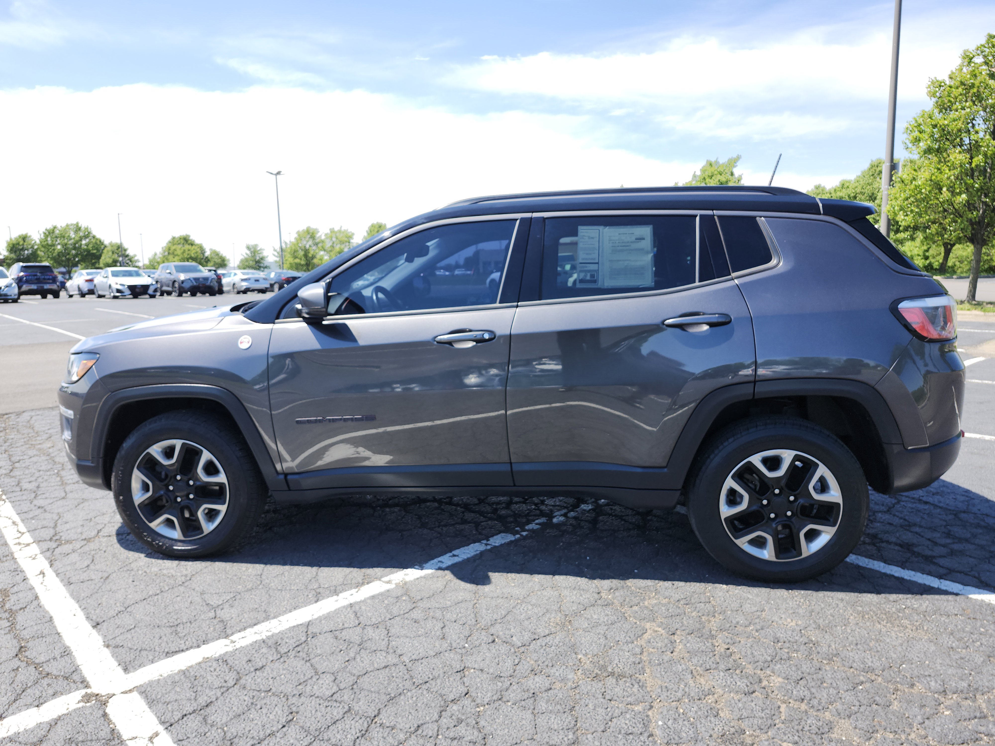 Used 2017 Jeep Compass Trailhawk w/ Leather Interior Group AWD/4WD image 13