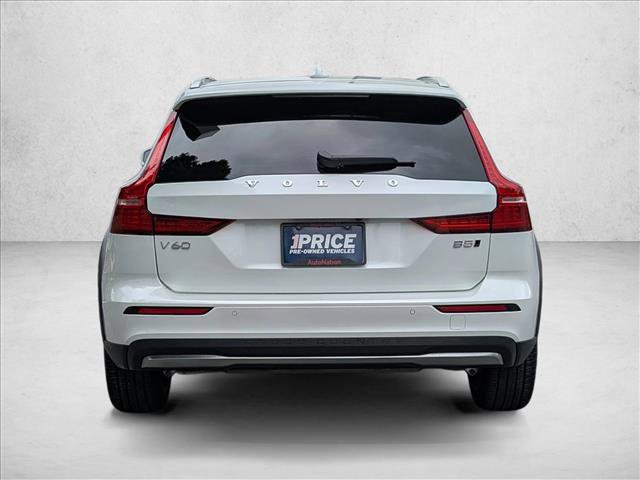 Used 2025 Volvo V60 B5 Cross Country Plus image 7