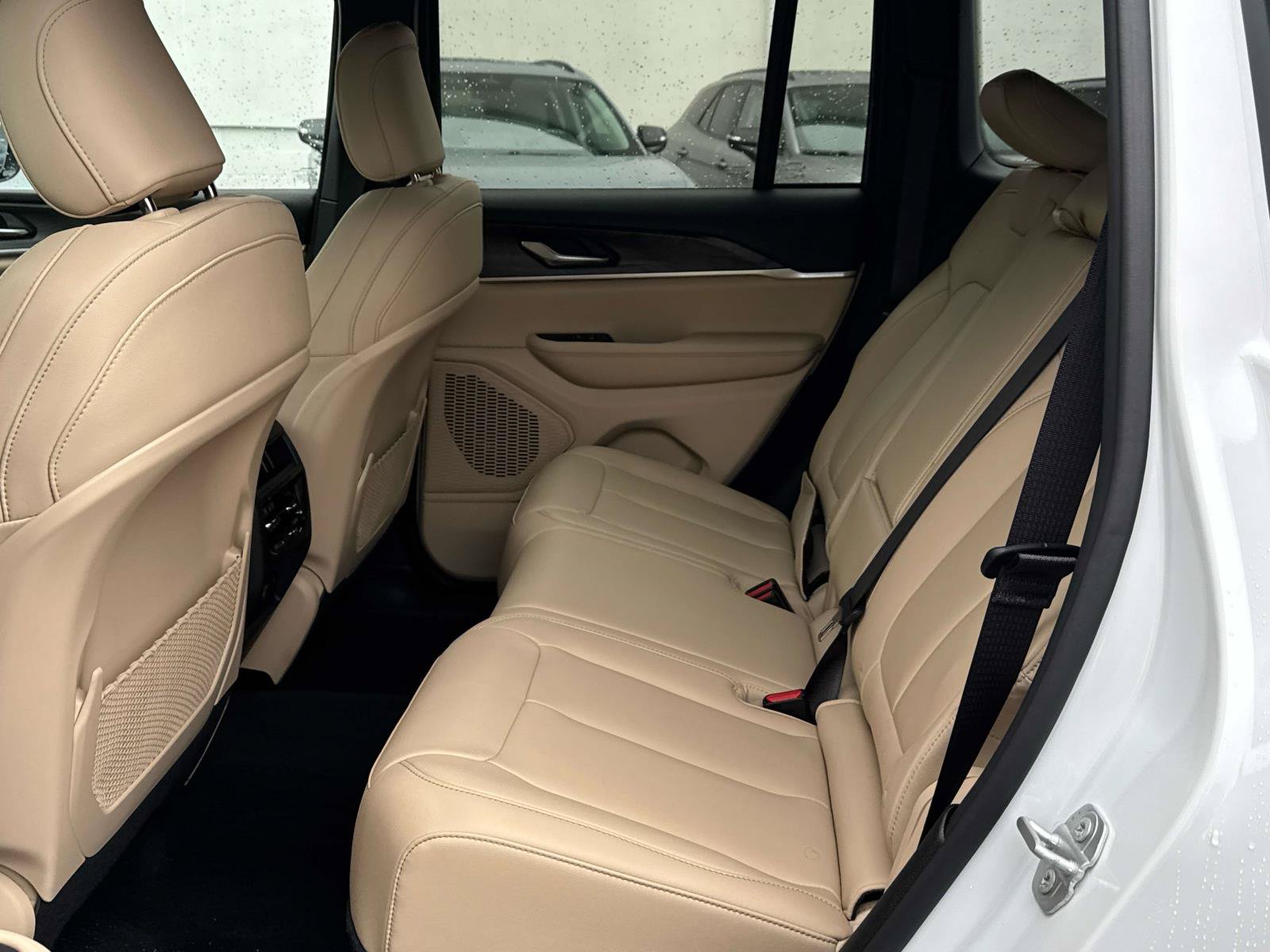 Used 2025 Jeep Grand Cherokee Limited AWD/4WD image 19