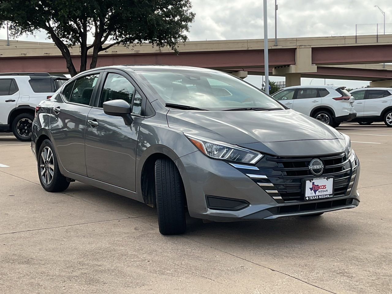 Used 2023 Nissan Versa SV FWD image 3