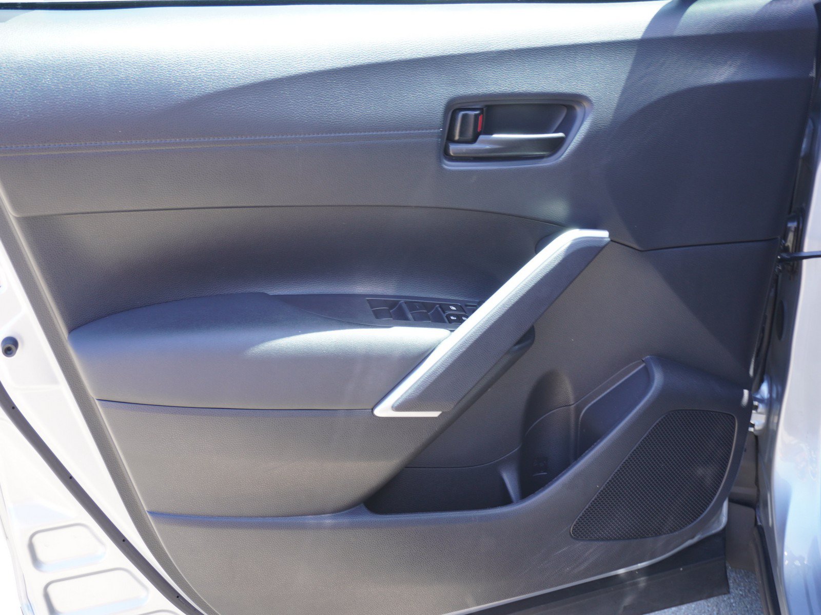 Used 2024 Toyota Corolla Cross AWD Hybrid w/ Moonroof Package image 19