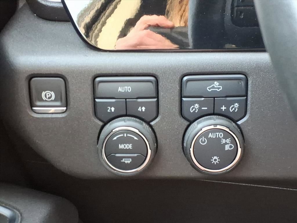 Used 2025 Chevrolet Silverado 1500 LT image 11