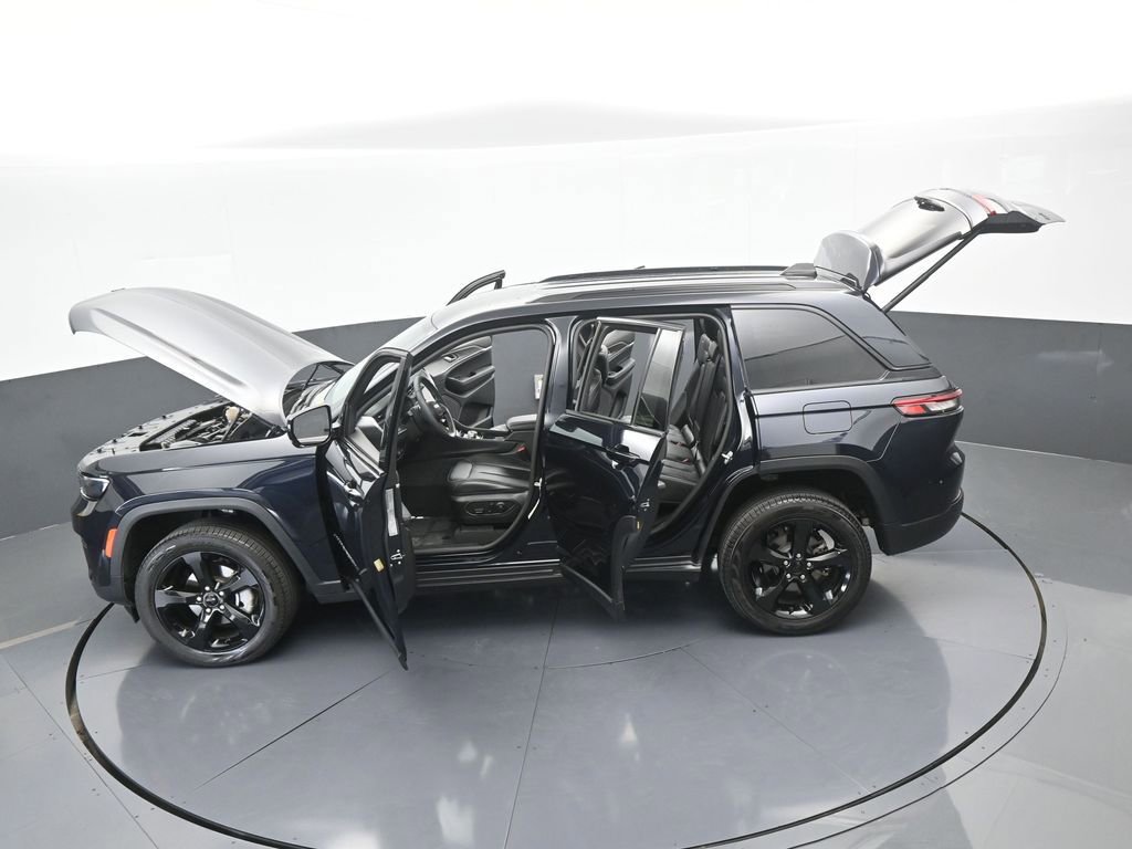 Used 2024 Jeep Grand Cherokee Limited w/ Black Appearance Package image 68