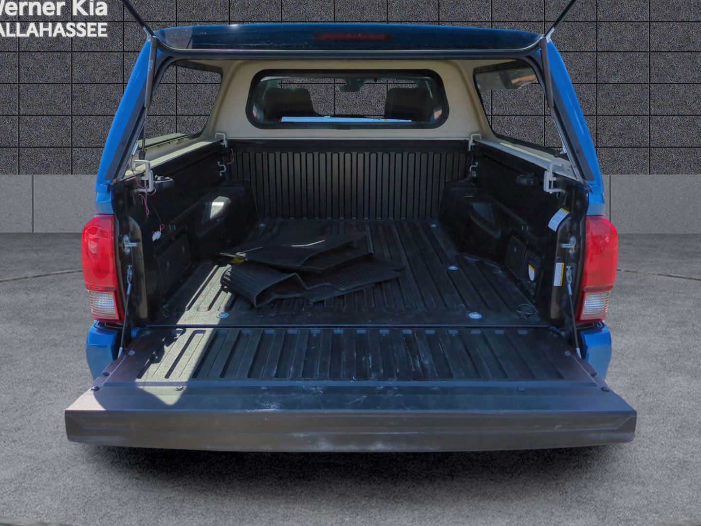 Used 2018 Toyota Tacoma TRD Sport image 13