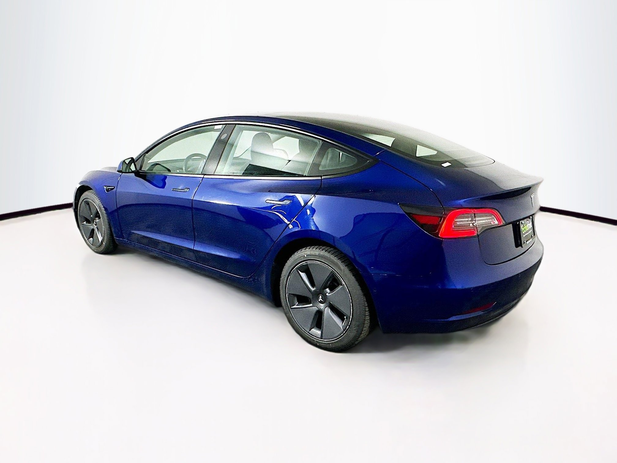 Used 2022 Tesla Model 3 Standard Range Plus image 5