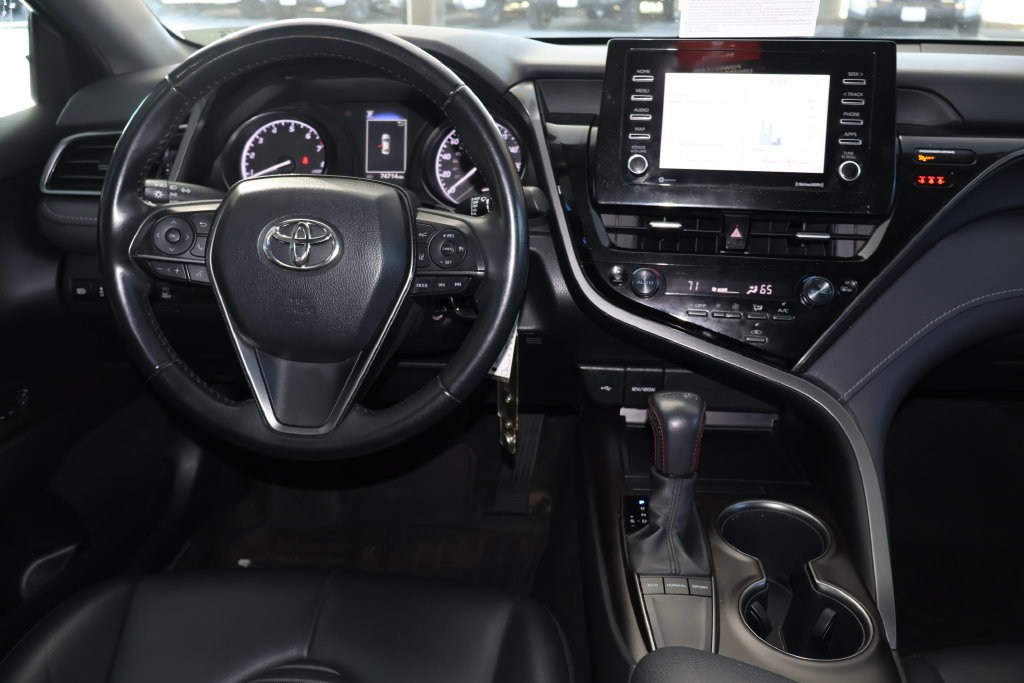 Used 2022 Toyota Camry SE FWD image 2