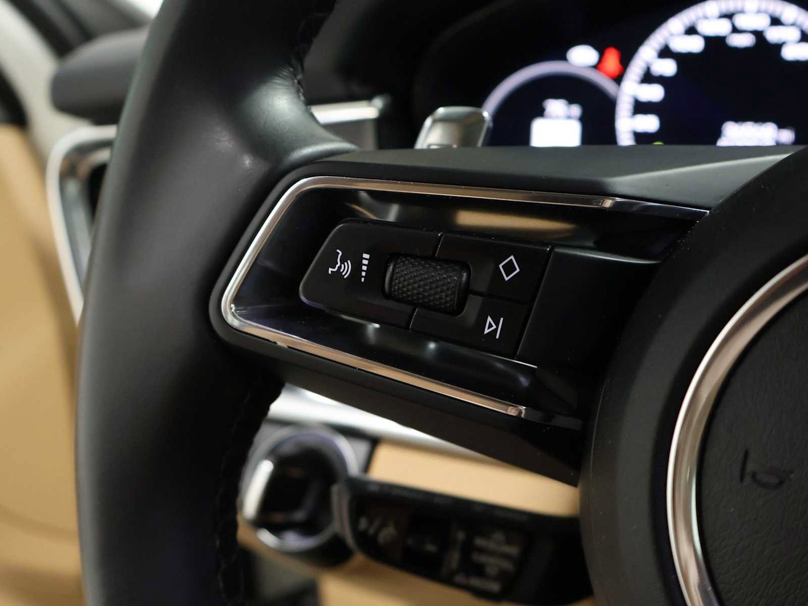 Certified 2023 Porsche Panamera 4S AWD/4WD image 27