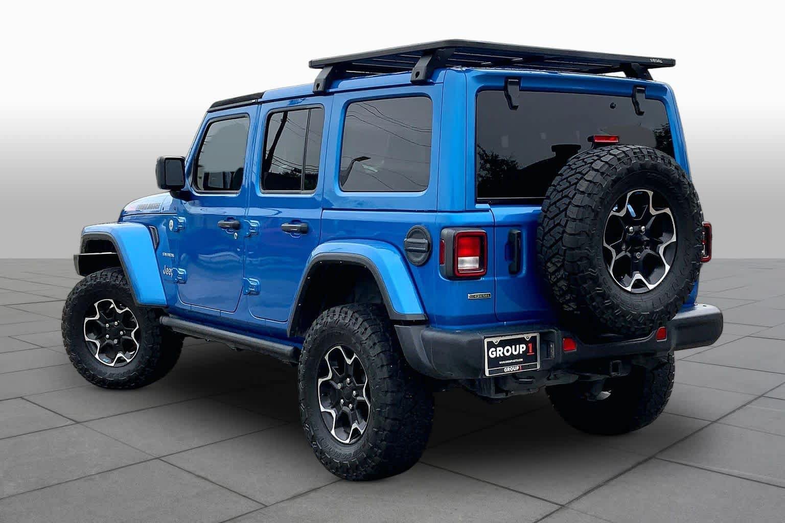 Used 2022 Jeep Wrangler Unlimited Sahara AWD/4WD image 11
