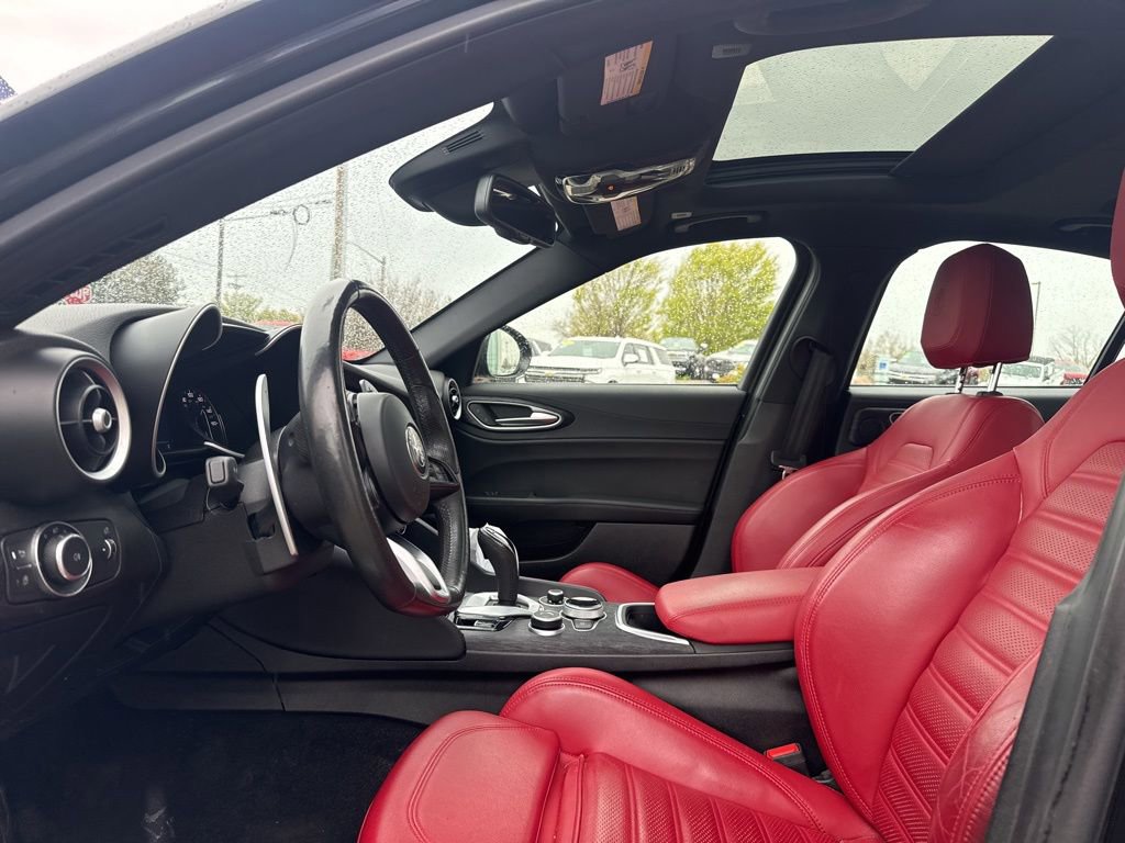 Used 2023 Alfa Romeo Giulia Sprint AWD/4WD image 16