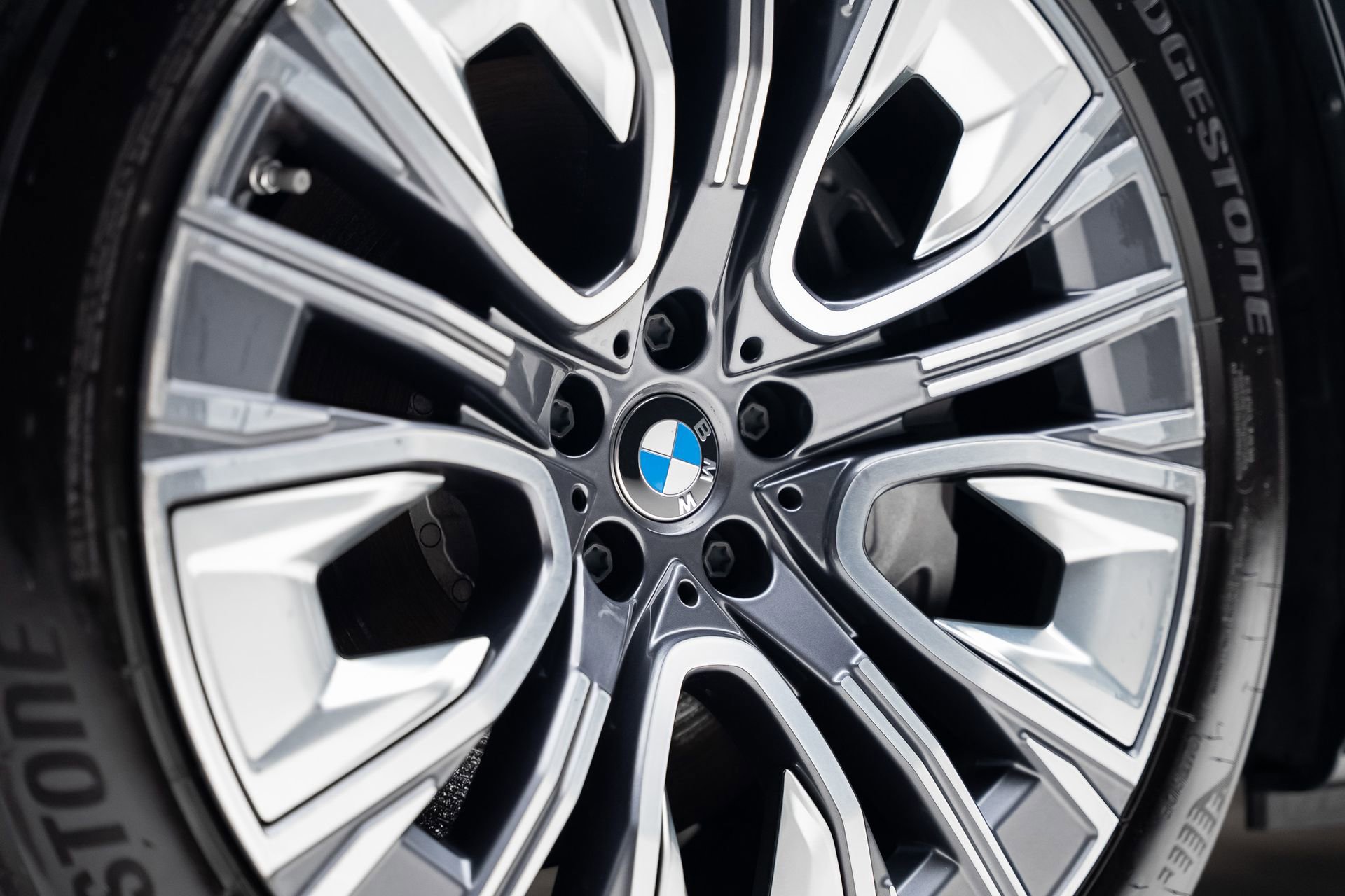 Used 2024 BMW i7 xDrive60 w/ Executive Package image 24