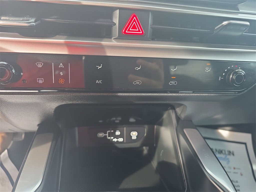 Used 2025 Kia Sorento LX image 18