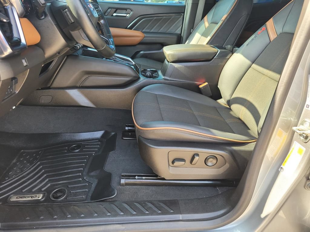 Used 2024 GMC Canyon AT4 w/ Technology Package AWD/4WD image 17