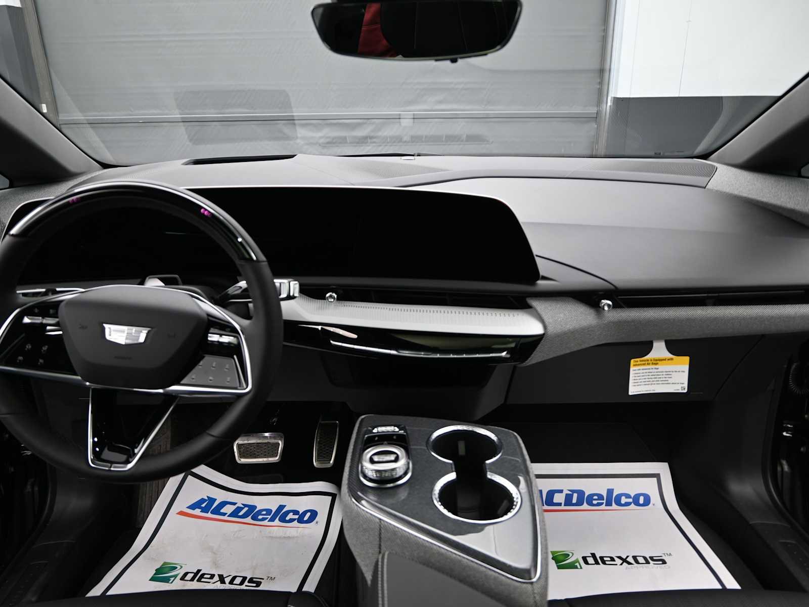 New 2025 Cadillac Optiq Sport 2 w/ LPO, ONYX Package image 23