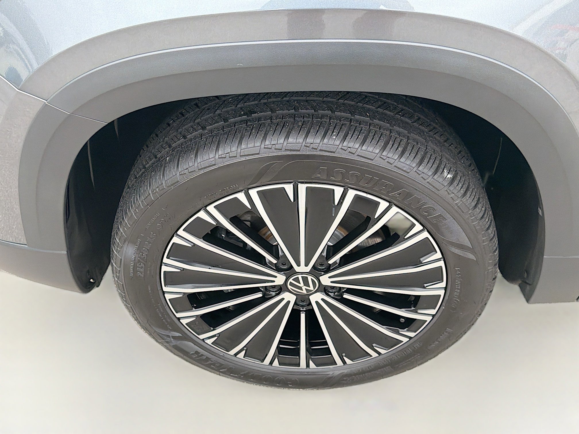 Certified 2025 Volkswagen Taos SE image 36