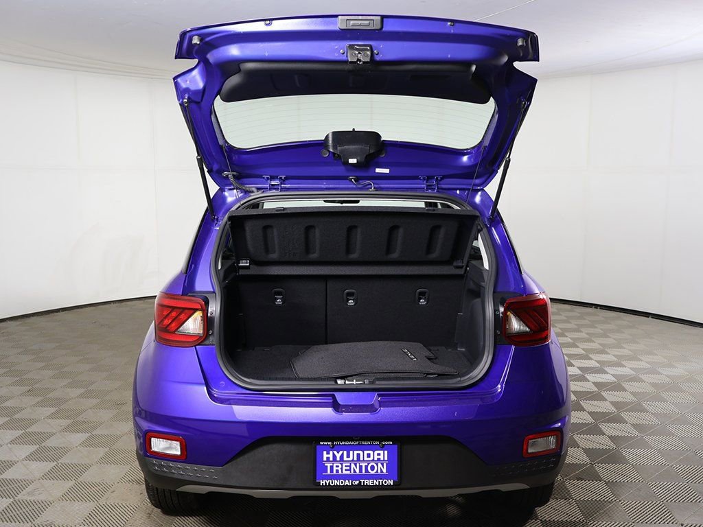 Certified 2025 Hyundai Venue Limited image 14