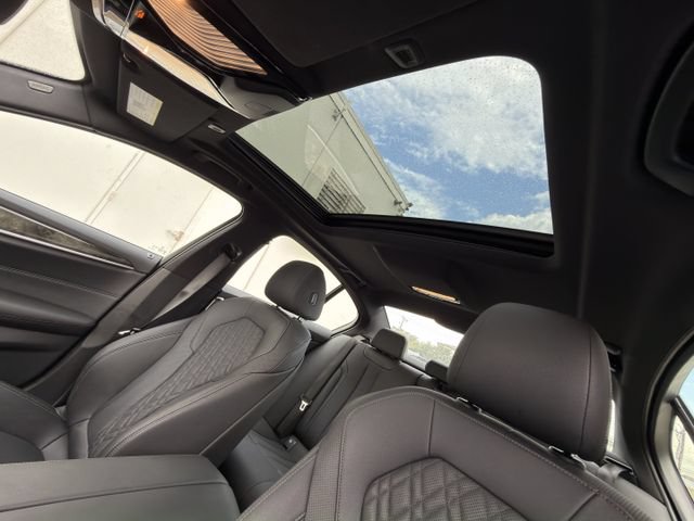 Used 2023 BMW 530i w/ Convenience Package RWD image 26