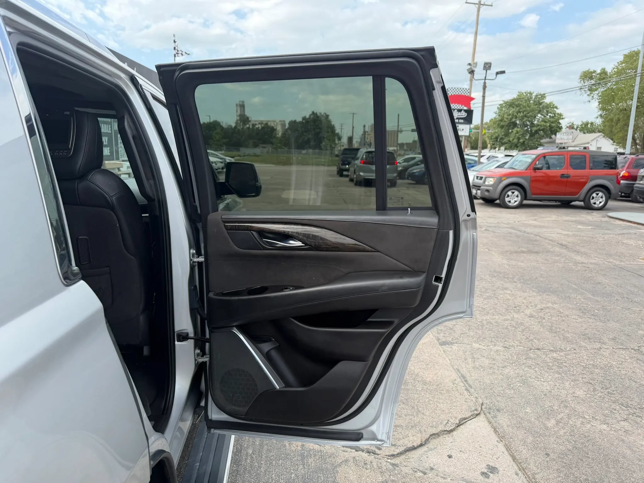 Used 2016 Cadillac Escalade Platinum AWD/4WD image 15