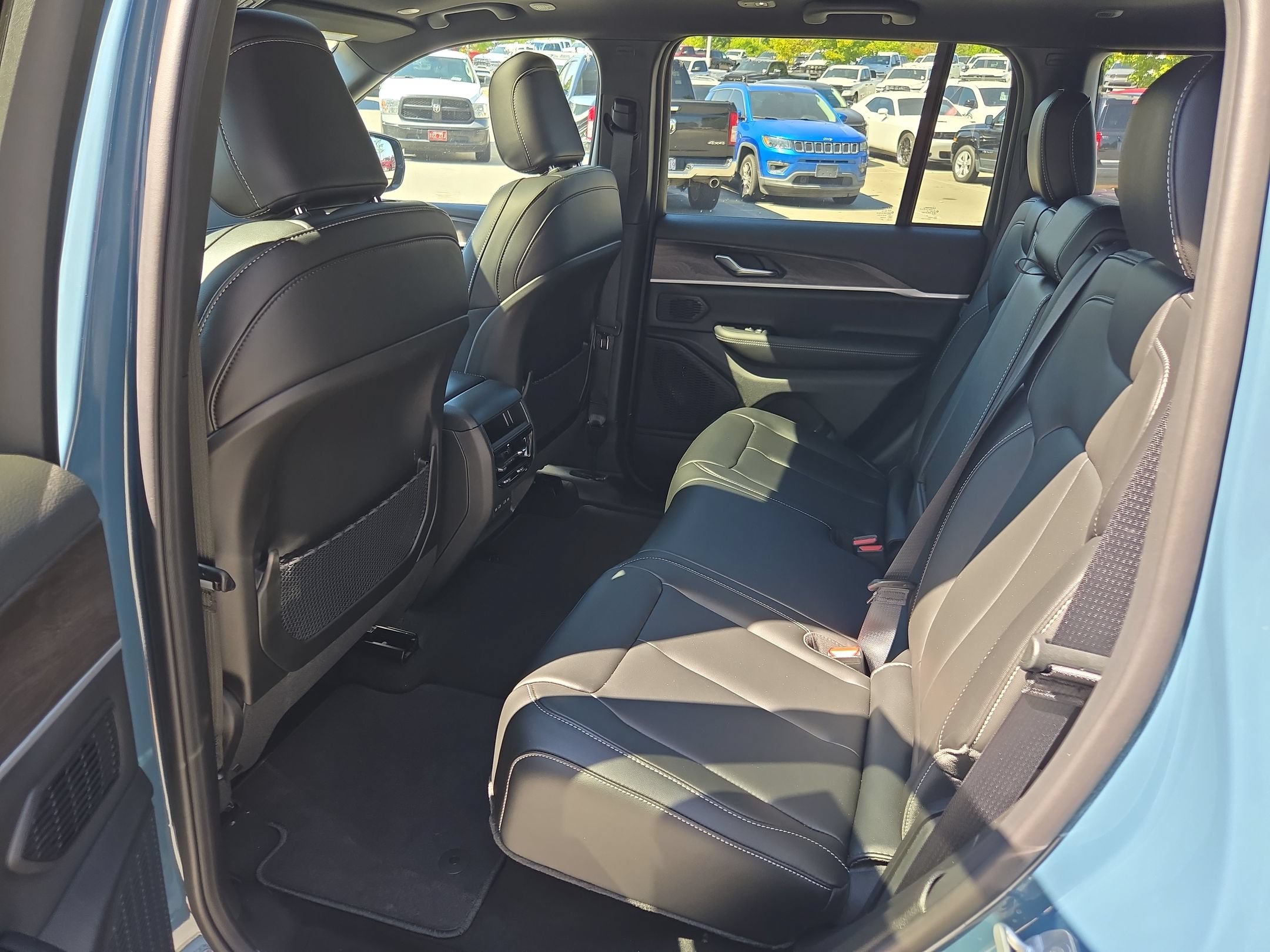 New 2027 Jeep Grand Cherokee Limited AWD/4WD image 31