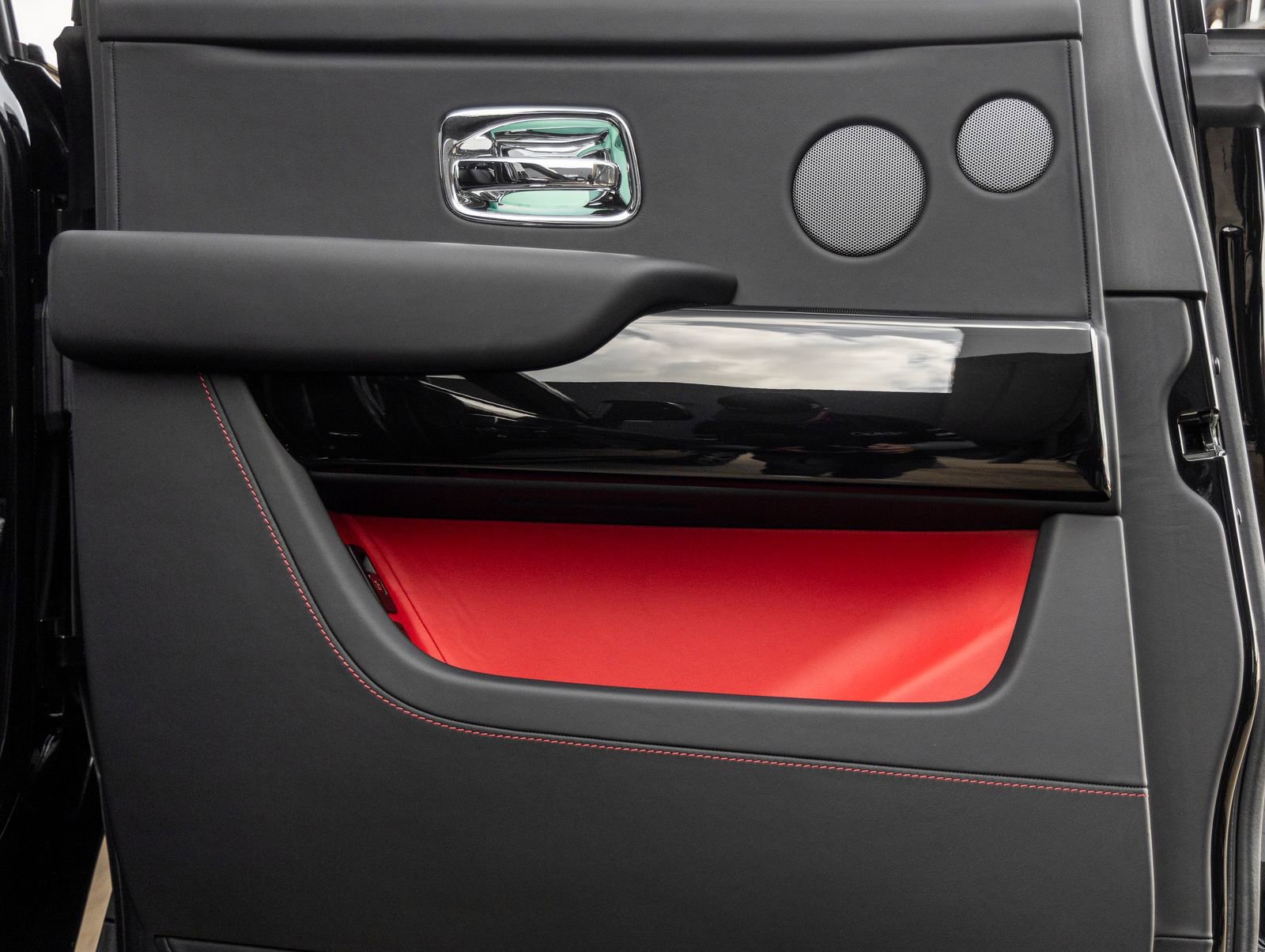 Certified 2023 Rolls-Royce Cullinan w/ Dark Exterior Package image 38