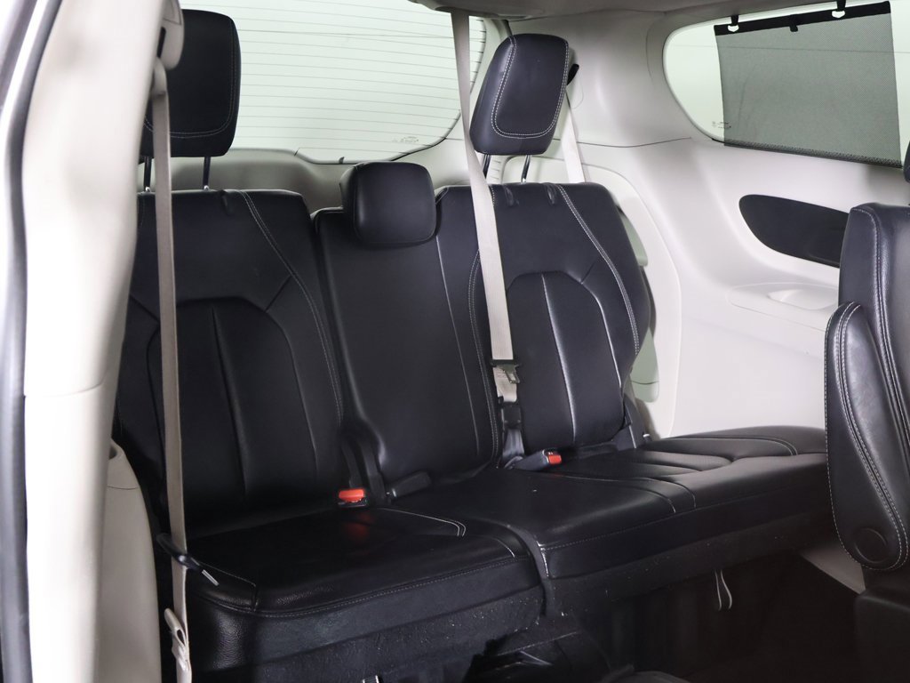 Used 2022 Chrysler Pacifica Touring-L image 30