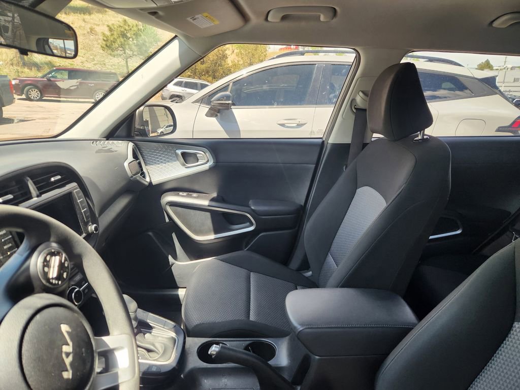 Certified 2023 Kia Soul LX w/ LX Technology Package FWD image 22