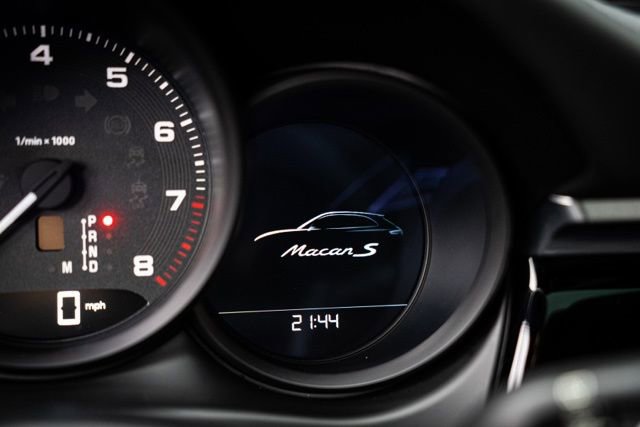 Used 2022 Porsche Macan S w/ Premium Package Plus image 32