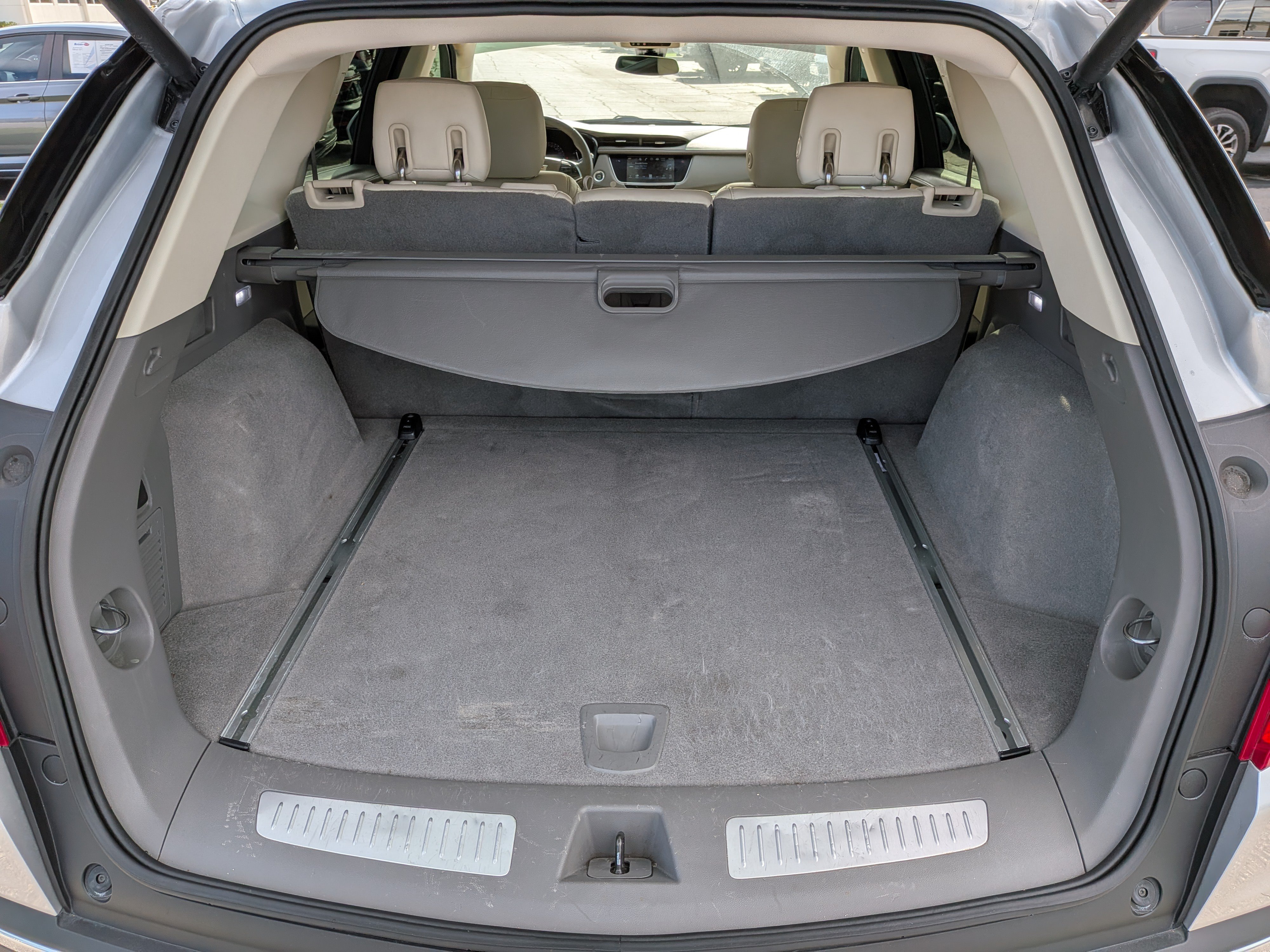 Certified 2018 Cadillac XT5 Luxury w/ Driver Awareness Package FWD image 17