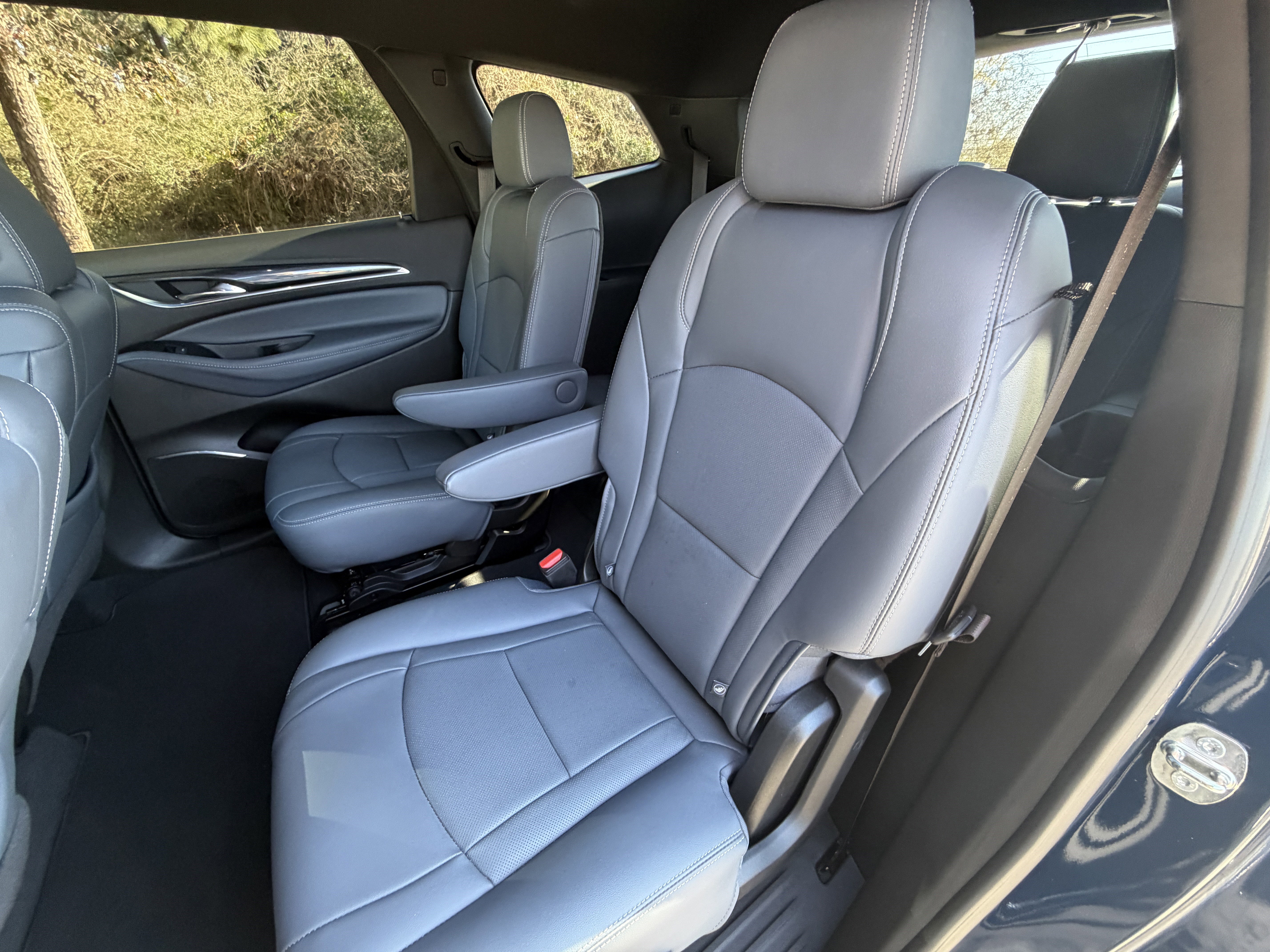 Used 2023 Buick Enclave Essence image 14