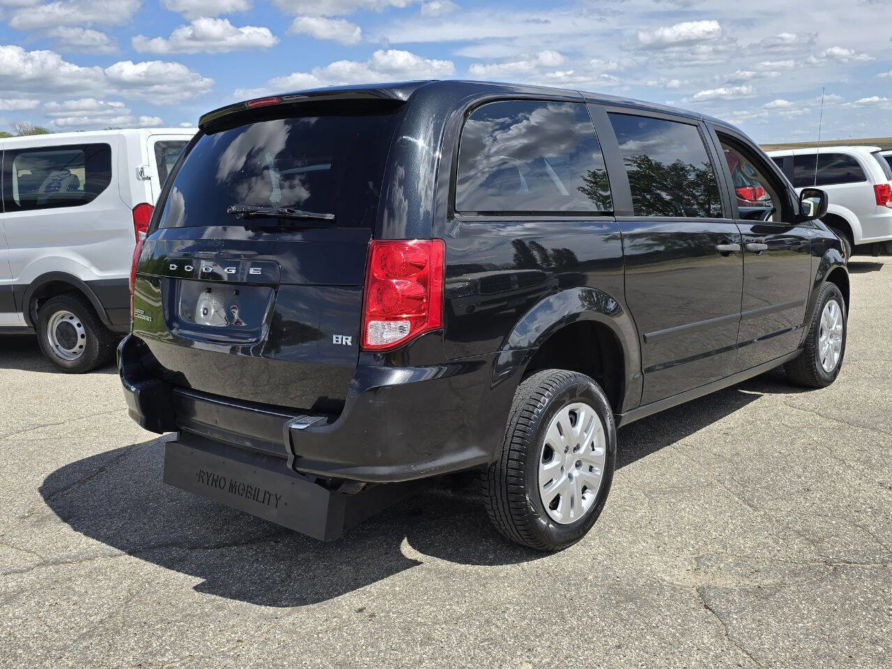 Used 2015 Dodge Grand Caravan American Value Package w/ UConnect Hands-Free Group image 11