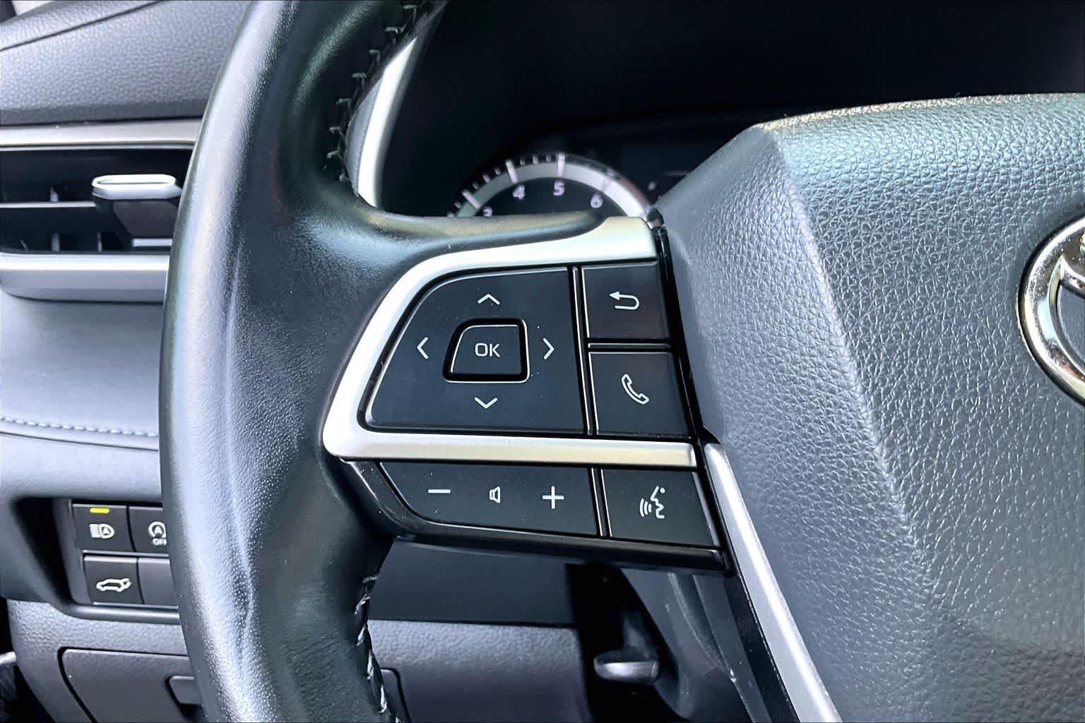 Used 2023 Toyota Highlander XLE AWD/4WD image 23