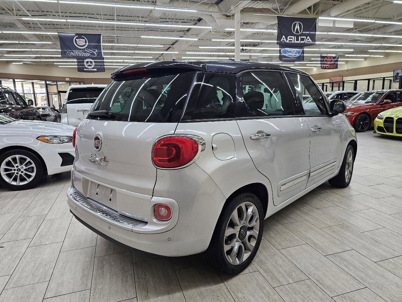 Used 2017 FIAT 500L Lounge w/ Premium Package FWD image 7