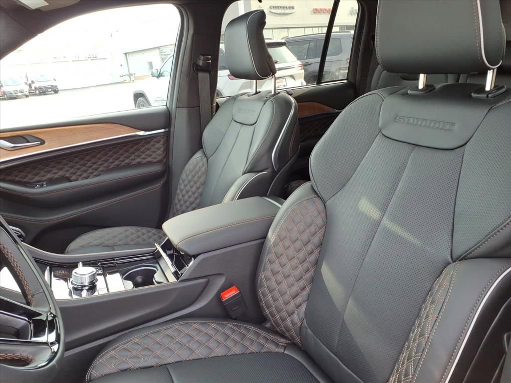 New 2026 Jeep Grand Cherokee Summit image 11