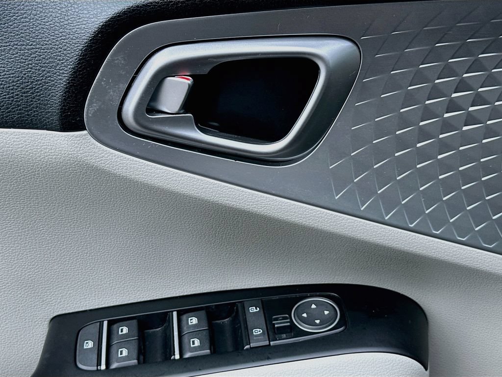 Used 2023 Kia Soul LX w/ LX Technology Package FWD image 18