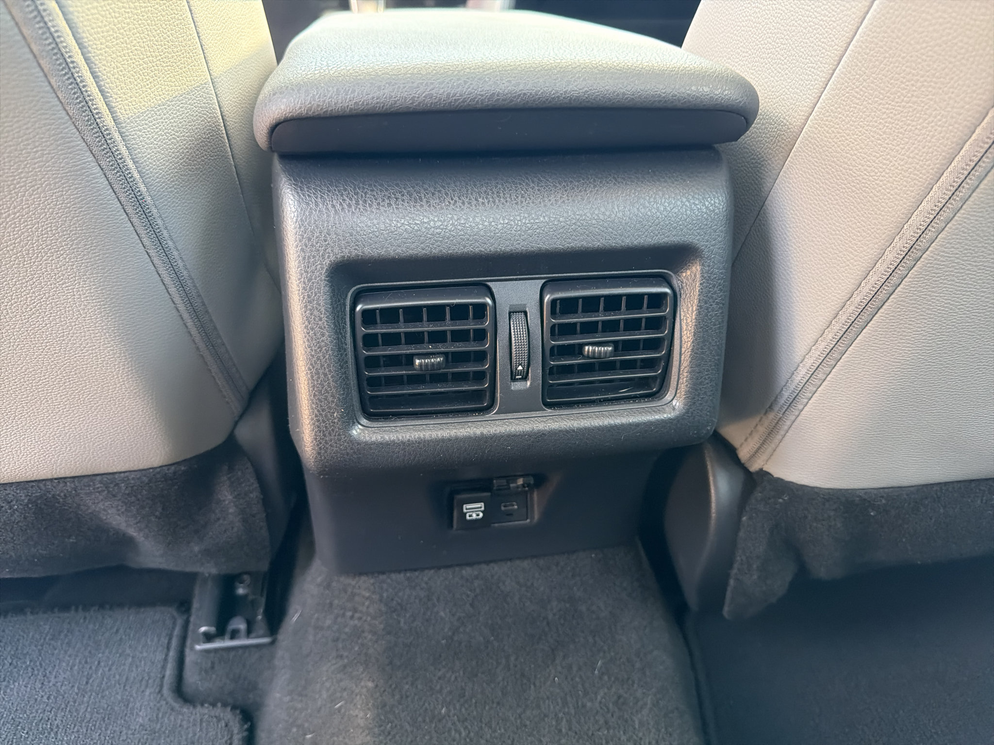 Used 2025 Toyota Camry SE w/ Convenience Package FWD image 23