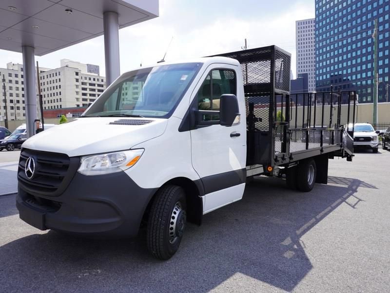 Used 2024 Mercedes-Benz Sprinter 4500 image 3