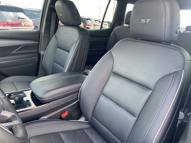 Used 2025 Buick Enclave Sport Touring image 9