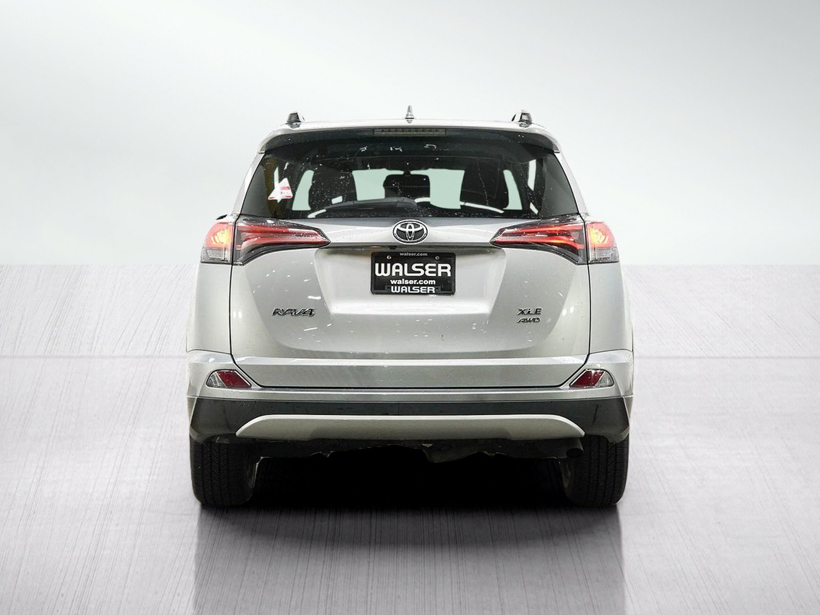 Used 2016 Toyota RAV4 XLE AWD/4WD image 4