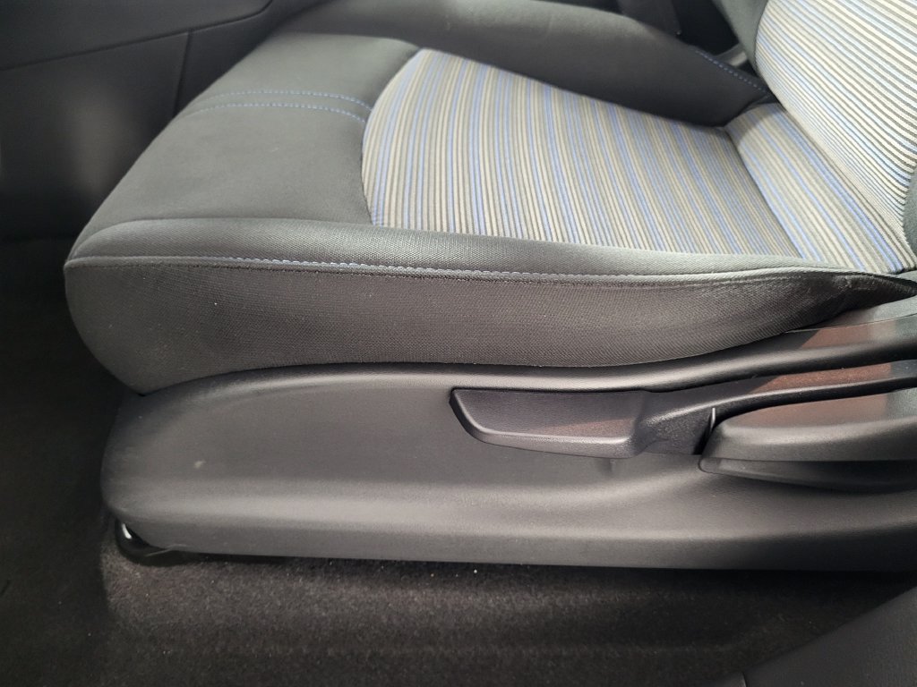 Used 2025 Nissan Leaf S FWD image 13